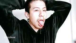 Tongue well salivated