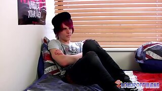 LollipopTwinks: Adorable Brit Damien Warms Up With A Steamy Solo Performance