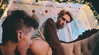 Sweet Couple Of Guys Had Hot Sex On The Eve Of Christmas